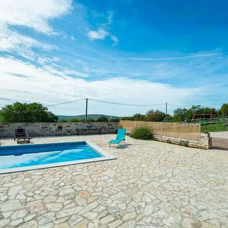 Irena Comfortable بيت للعطل *