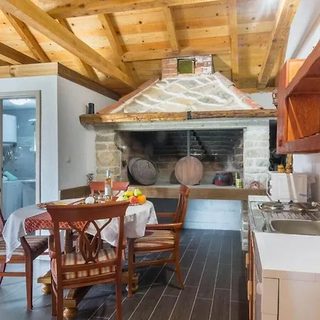 Irena Comfortable Benkovac